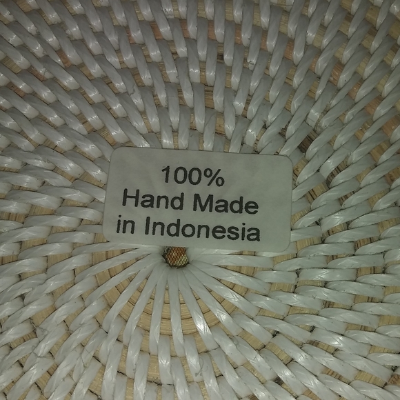 Round Rattan Purse - White - Picture 5 of 5